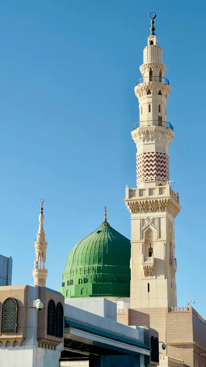 The green dome and a minaret of Al-Masjid an-Nabawi in Madinah